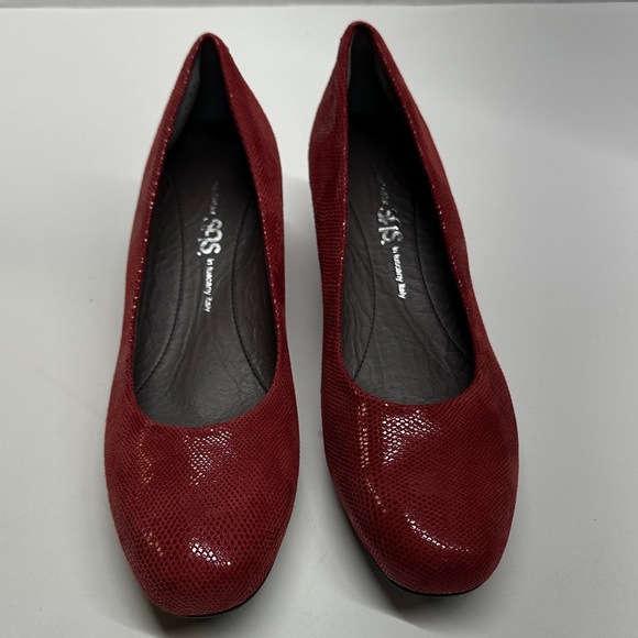 SAS Sofia Wedges Dress Pumps Shoes Snakeskin Leather Red New Size 8.5 Narrow - Picture 2 of 10